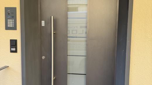 Aluminium-Haustür mit Fingerscan
