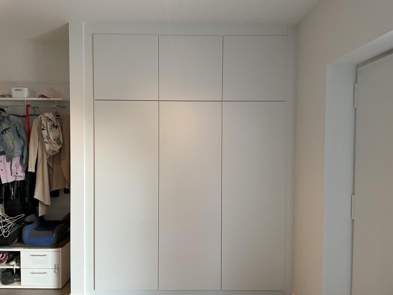 Maßgeschneiderter Schrank